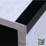 زاوية ستانلس ديكور اسود فاميه مقاس 1*1 سم طول 2.5 متر